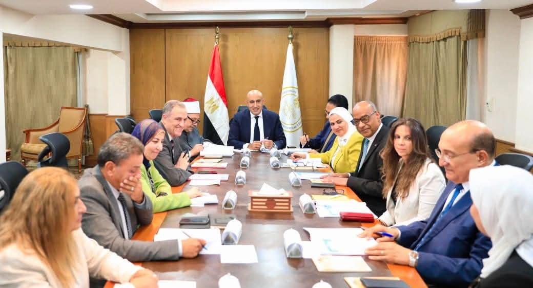 وزير التعليم يعتمد آليات الدرا...