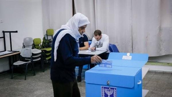 الأحزاب العربية تفرض نفسها على حسابات تشكيل الحكومة الإسرائيلية وسط غموض نتائج الانتخابات