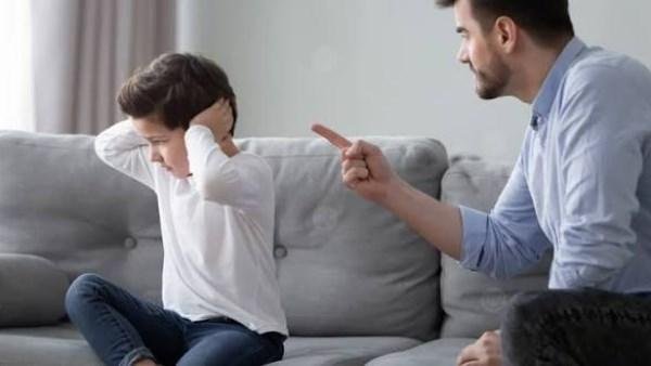 الطفل الذي يرد بعصبية.. قلة أدب أم رسالة تحتاج لفهم؟.. استشاري علاقات أسرية تُجيب