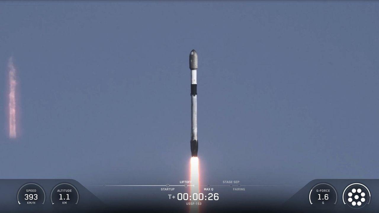 SpaceX launches classified mis...