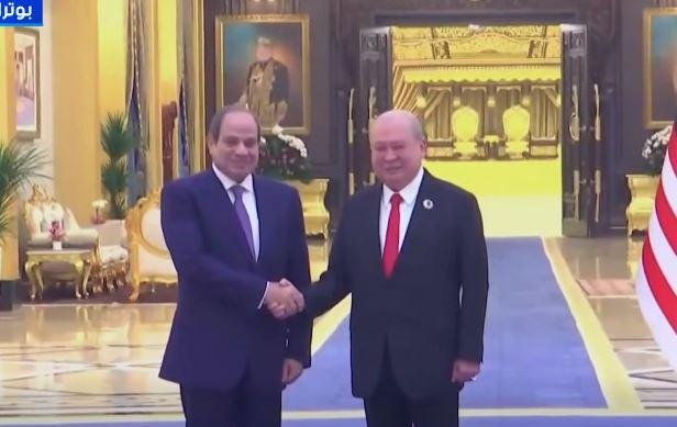 ما هو وسام «التاج الوطني الرئيسي السامي» الذي منحه ملك ماليزيا للرئيس السيسي؟