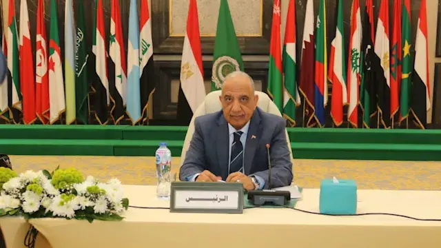 وزير الكهرباء يصدر حركة تغييرات بقيادات القابضة لكهرباء مصر