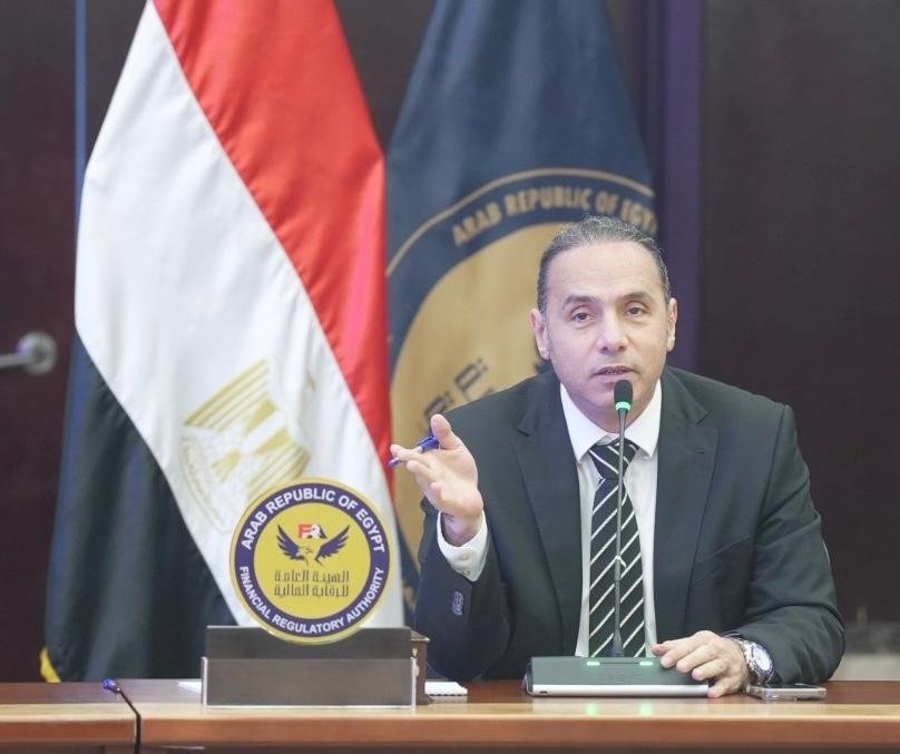 إسلام عزام رئيس الرقابة المالية: تجارب حيّة على نظام الإقراض المركزي تمهيدًا لإطلاق الشورت سيلينج