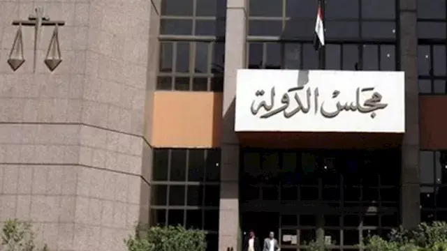 قرار جديد من القضاء الإداري بشأن حظر عمل السيدات بالخارج في الكافيهات
