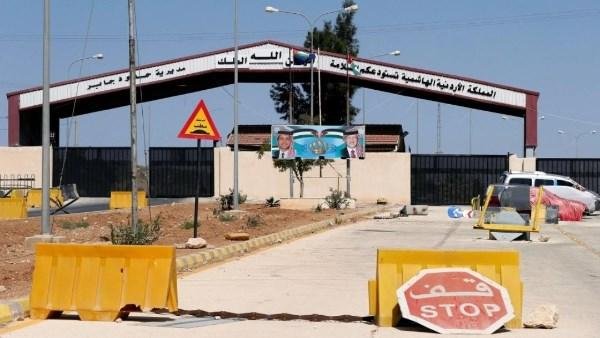 عقب الغارات الأردنية.. سوريا تغلق منفذ نصيب الحدودي وتوقف حركة المسافرين والتجارة