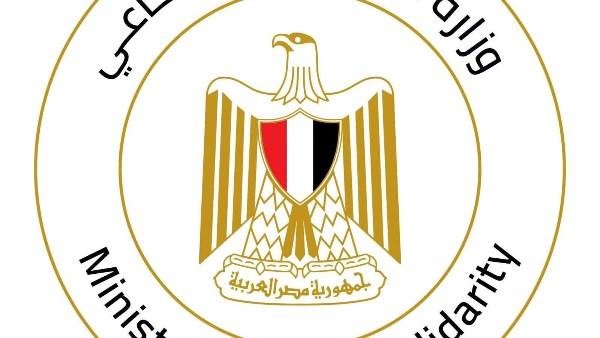 وزيرة التضامن تتابع تداعيات حادث تصادم سيارة نقل ثقيل وميكروباص بالطريق الأوسطي
