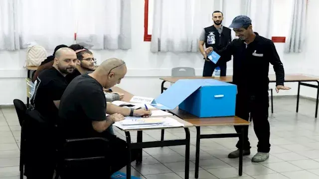 إقبال غير مسبوق من العرب على مراكز الاقتراع للتصويت بالانتخابات الإسرائيلية (صور)