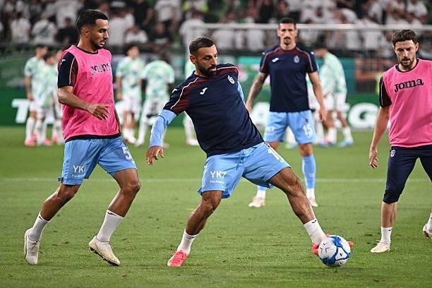 صلاح يشارك في تدريبات طرابزون...
