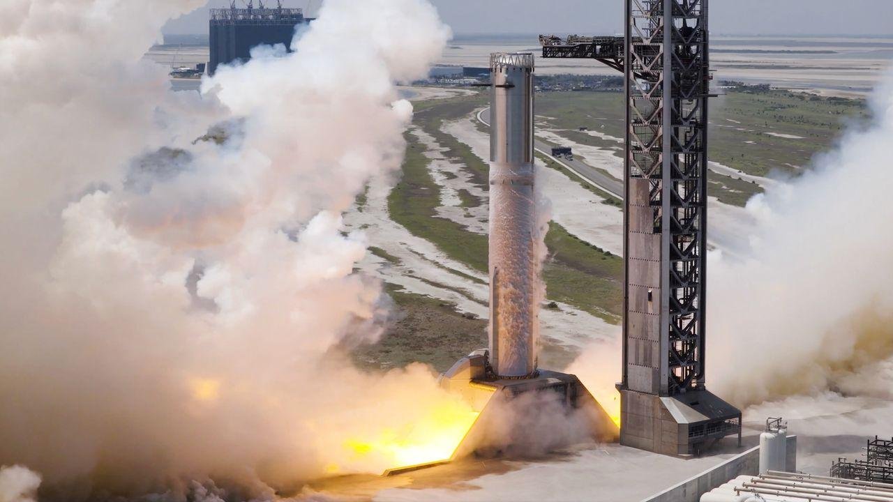 SpaceX test-fires Starship Sup...