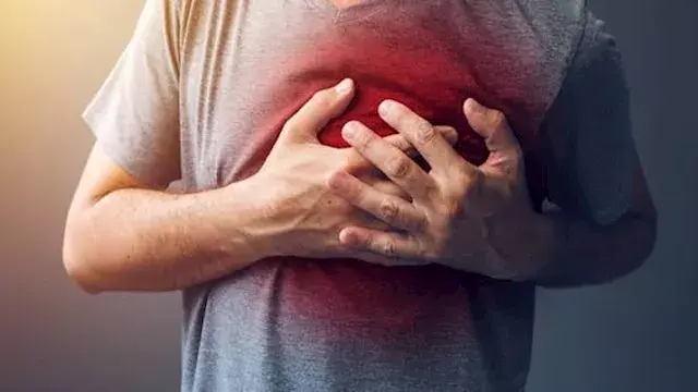 أعراض غير متوقعة قد تكشف احتشاء عضلة القلب.. لا تتجاهلها