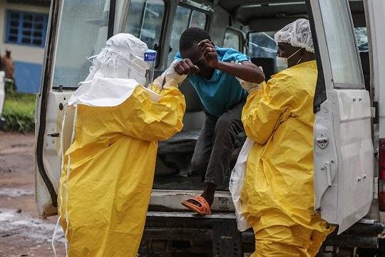 كينيا تسجل أول وفاة بإيبولا وسط تحركات عاجلة لاحتواء تفشي المرض