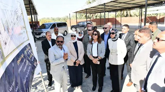 بالصور- وزيرة التنمية المحلية تتفقد تطوير الموقف الإقليمي بالخارجة بتكلفة 30 مليون جنيه