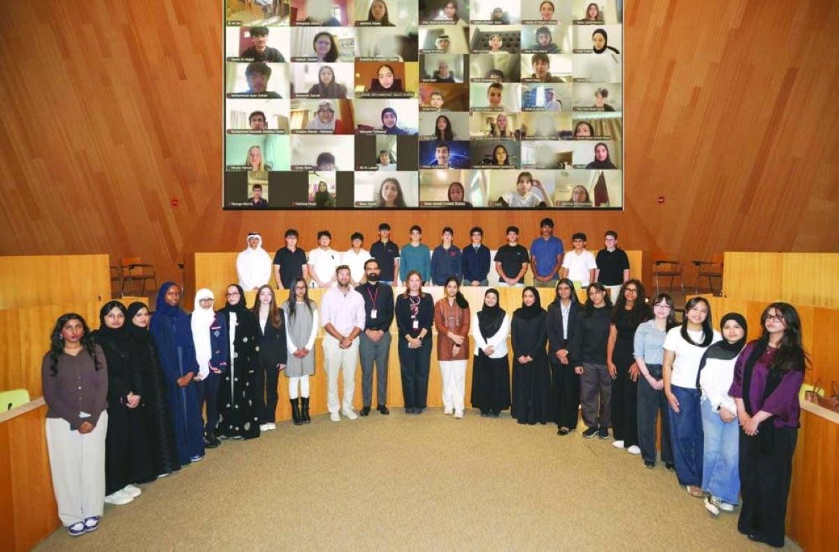 High school students gain insi...