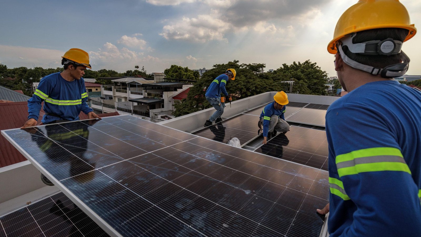 "Offensively cheap": Solar pow...