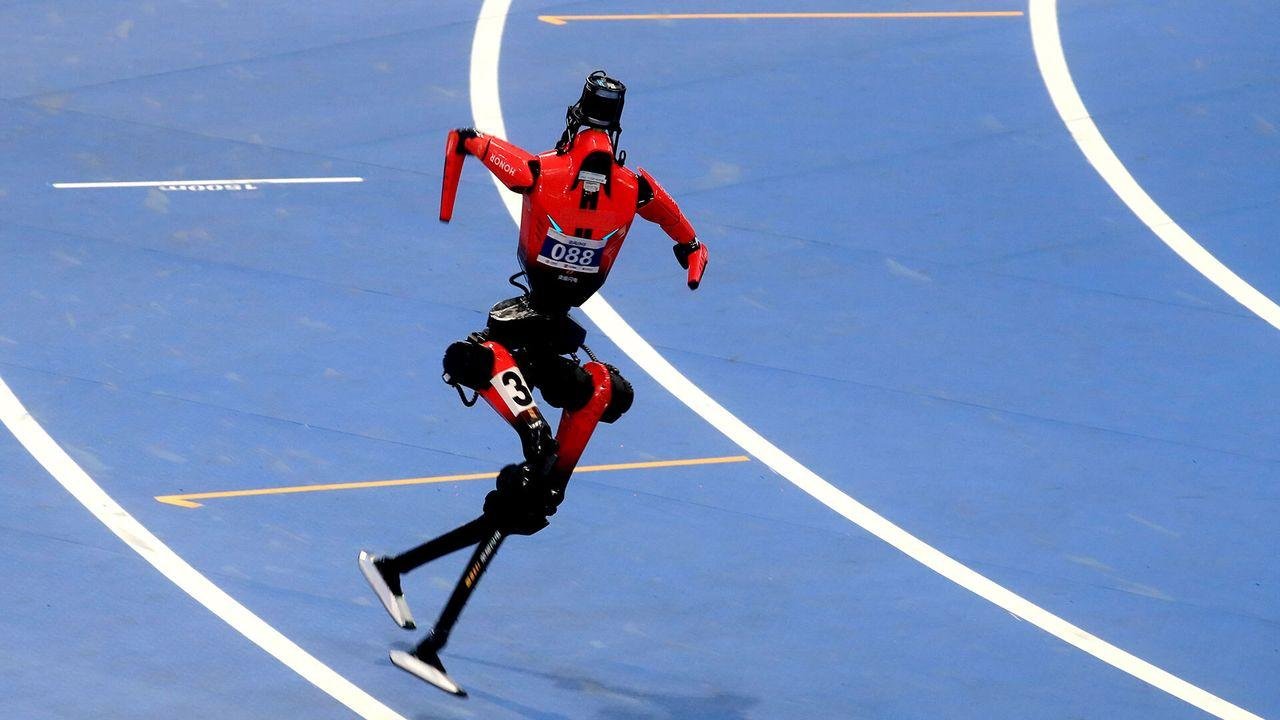 Humanoid robots shatter Usain...