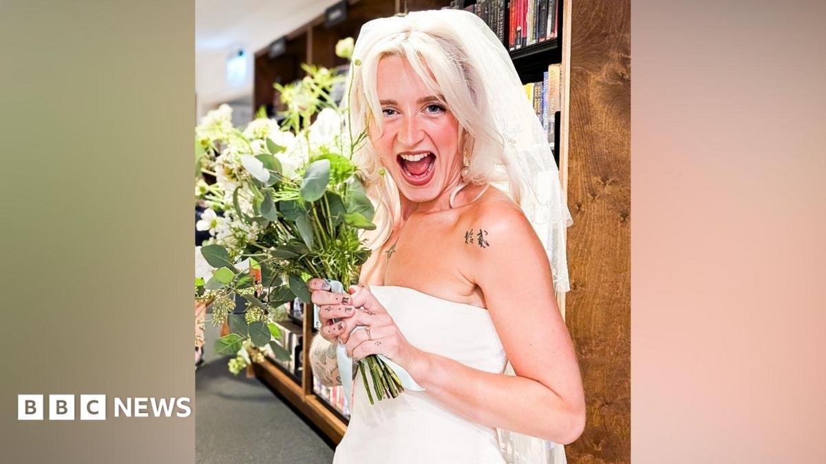 Bride dazzles in thrifty weddi...