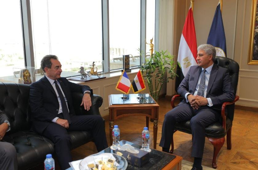 وزير السياحة يبحث تعزيز الاستثمارات الفرنسية في القطاع الفندقي بمصر