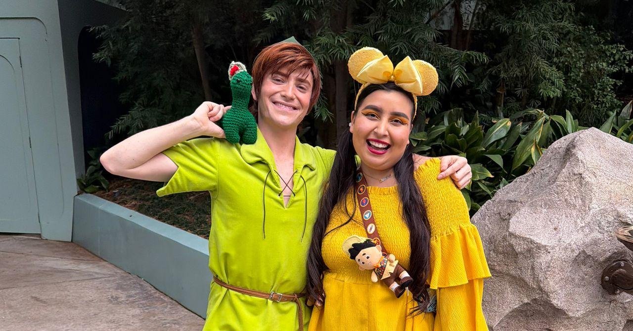 Viral Disneyland Content Creat...