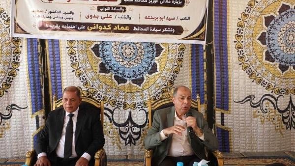 محافظ المنيا يوجه بدراسة مطالب الأهالي لخدمات مياه الشرب والصرف الصحي والتعليم والصحة