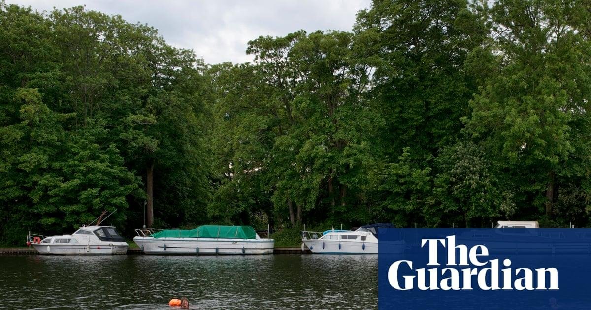 Swimmers warned of toxic algae...