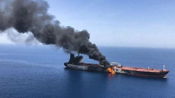 دون إصابات.. هجوم بزورق مفخخ يستهدف ناقلة نفط في مضيق هرمز