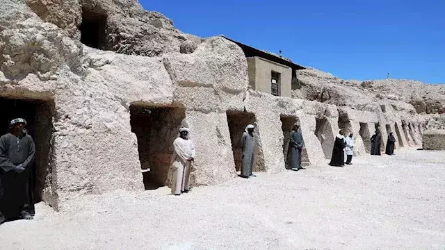 تحت رمال البر الغربي.. ما الذي تخفيه "ذراع أبو النجا" ويجعلها أغنى جبانة فرعونية في الأقصر؟