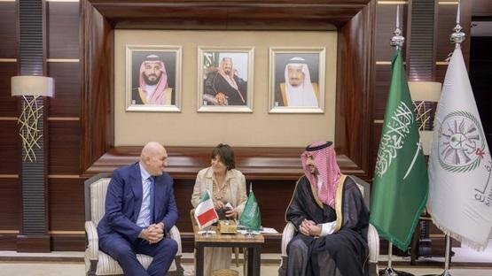 وزيرا الدفاع السعودي والإيطالي يبحثان هاتفيا تعزيز التعاون العسكري