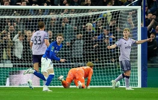 إيفرتون يهزم نيوكاسل بثلاثية ويتأهل إلى ربع نهائي كأس كاراباو