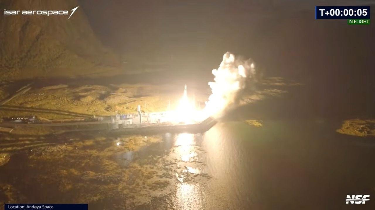 Private German rocket makes hi...