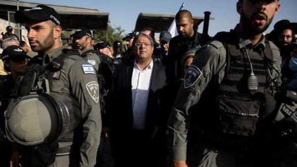 مسئول فلسطيني: منح الشرطة الإس...