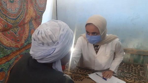 جامعة قنا تقدم خدماتها الطبية والتوعوية لـ1036 حالة بقوص