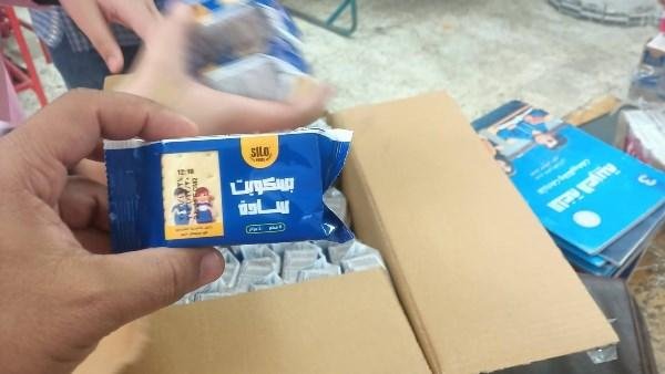 20 صورة ترصد انتظام توزيع الوجبات المدرسية..وتعليمات بمراجعة صلاحيتها قبل تسليمها للطلاب