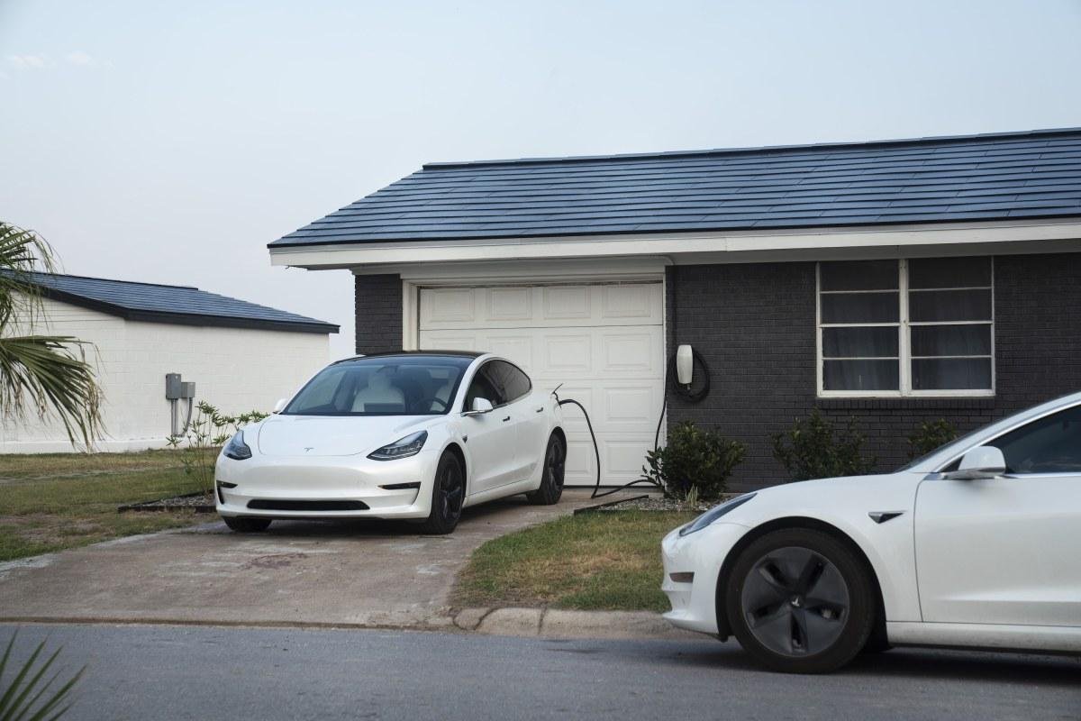 Tesla’s solar roof is dead. He...