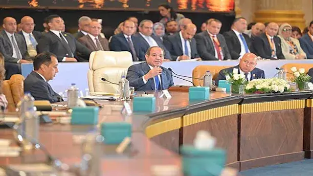 الرئاسة تنشر صور مشاركة الرئيس السيسي في جلسة التنمية الحضرية بمنتدى مصر 2026