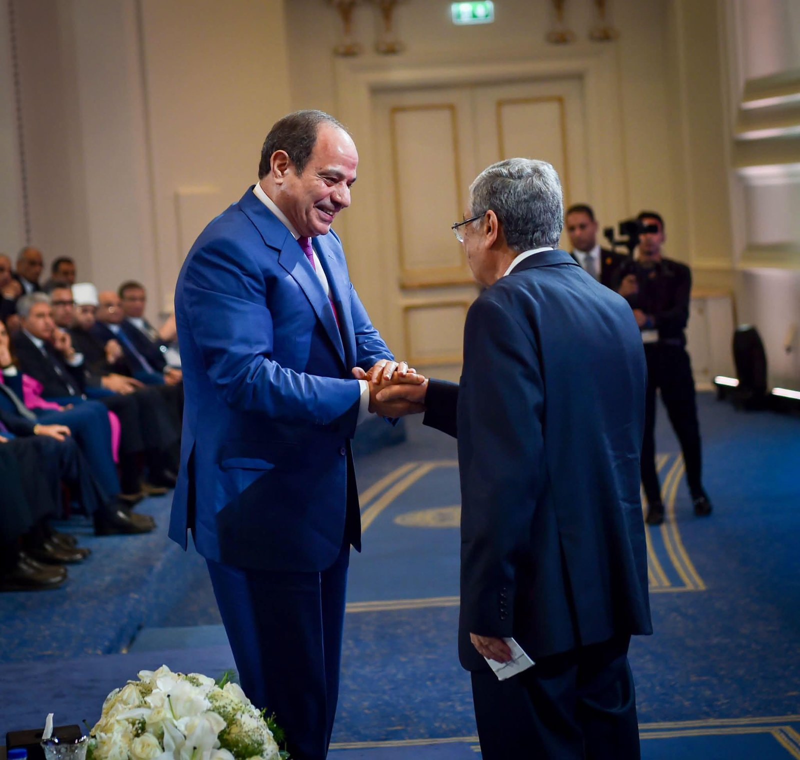 الرئيس السيسي يدعو وزير الكهرباء السابق محمد شاكر للتحدث في كلمة على هامش ختام منتدى مصر 2026