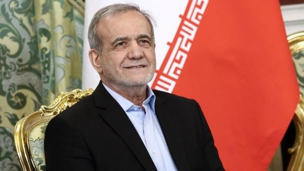 الأسباب مجهولة.. بزشكيان يقبل استقالة وزير النفط الإيراني