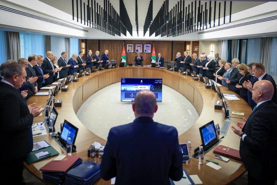 رئيس الوزراء الأردني: أجهزة الدولة تعمل للقبض على منفذي هجوم كنيسة الكرك