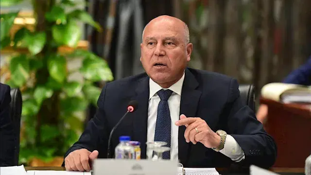 كامل الوزير يستعرض خطة تطوير النقل: 31 ألف كم طرق و2250 كم للقطار السريع