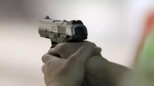 رصاصة طائشة تنهي حياة أم حاولت...