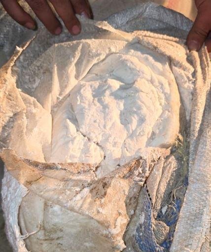 مادة سي فور شديدة الانفجار على ظهر حمار.. لبنان يحبط تهريب 200 كجم متفجرات من سوريا