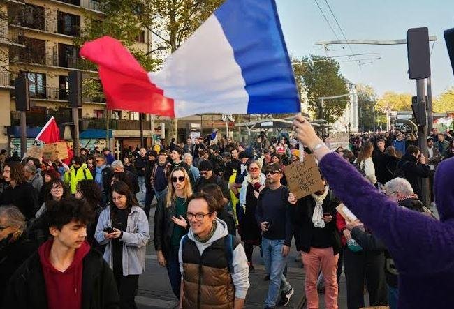 الحكومة الفرنسية: 320 ألف شخص تظاهروا في جميع أنحاء البلاد اليوم
