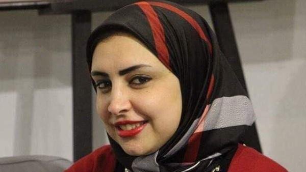 هند عصام تكتب: من أجل امرأة إنجلترا تغيّر دينها