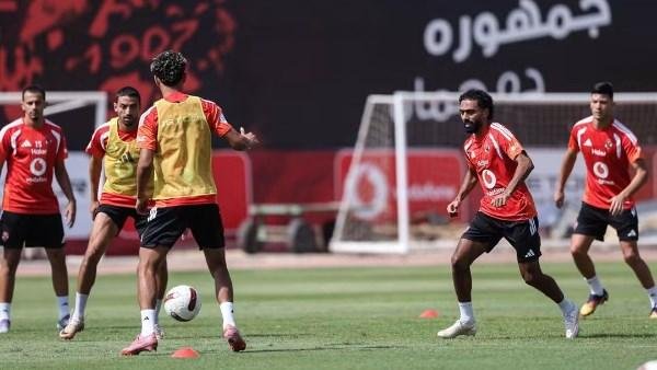 «شبانة»: الأهلي يفكر في تجديد عقد أشرف داري.. وعمر فايد وحسام عبدالمجيد على رادار الفريق