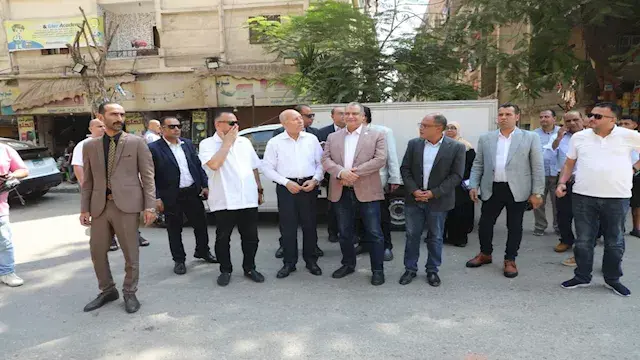 صور| رفع السيارات المتهالكة وت...