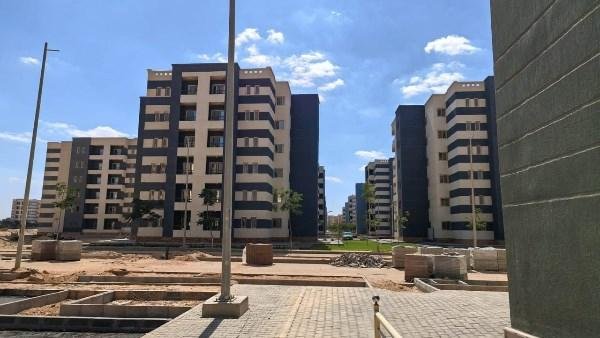 وزيرة الإسكان: طرح خطوط سير تضم 20 سيارة لخدمة سكان مدينة السادات