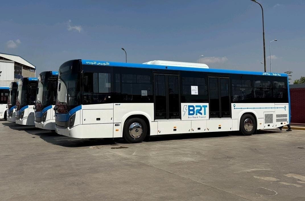 التنمية المحلية والبيئة تسلم 20 أتوبيسا كهربائيا لوزارة النقل لدعم منظومة BRT على الطريق الدائري