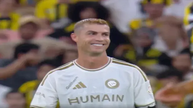 بسبب ورقة المدير الفني.. لقطة...