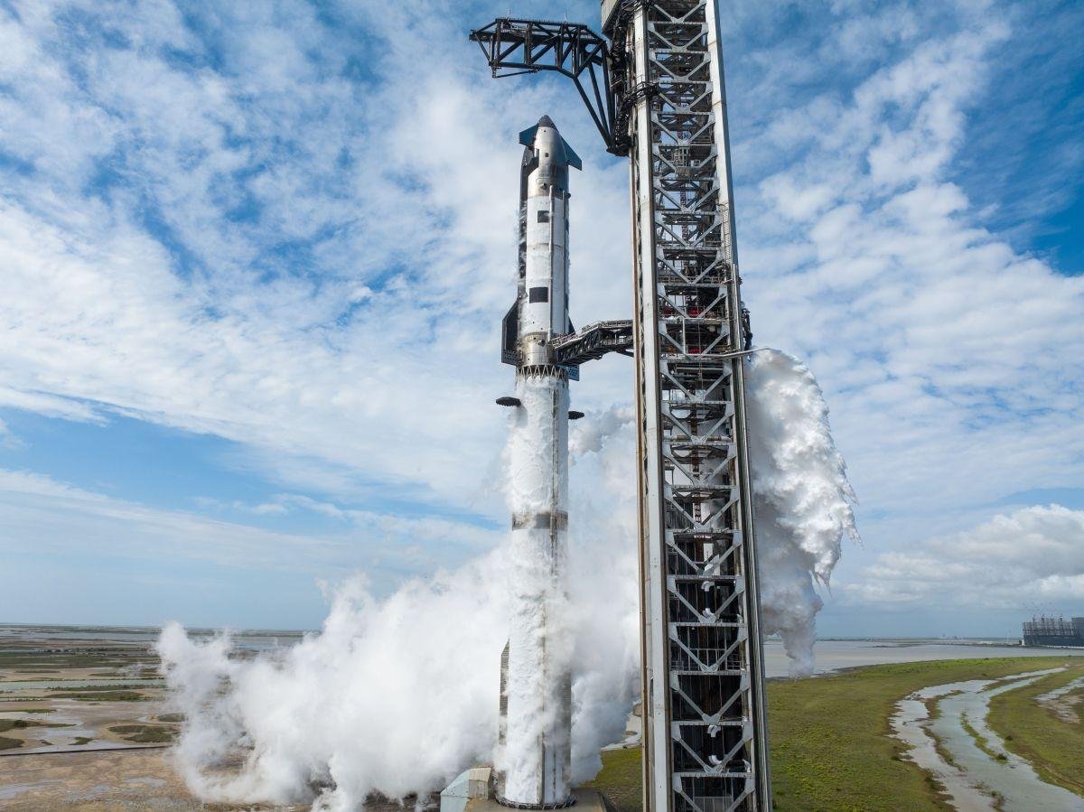 SpaceX will build a second, $1...