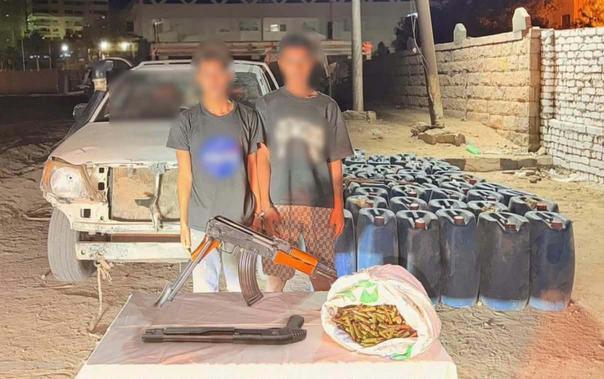 ضبط أكثر من طن سولار وبندقيتين بحوزة شخصين متهمين باحتكار المواد البترولية بأسوان