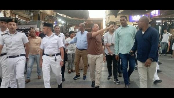 مخالفات السوق السياحي تطيح برئيس حي غرب أسوان.. وتحرك عاجل لإزالة الإشغالات